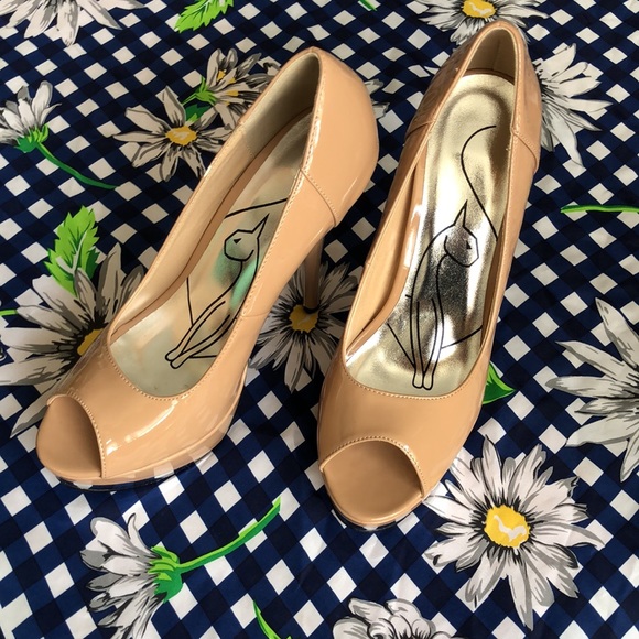 Very Elegant…dare to impress Baby Phat stilleto with front silver trims - Picture 2 of 8